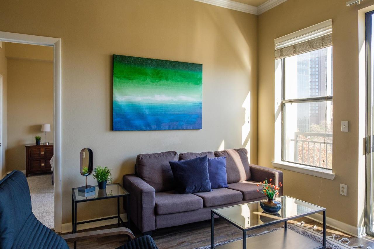 Apartamento Frontdesk Oakwood Apts Uptown Dallas