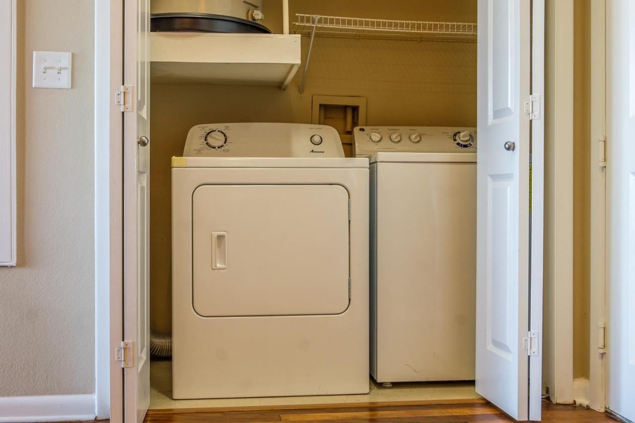 Frontdesk Oakwood Apts Uptown Apartamento *