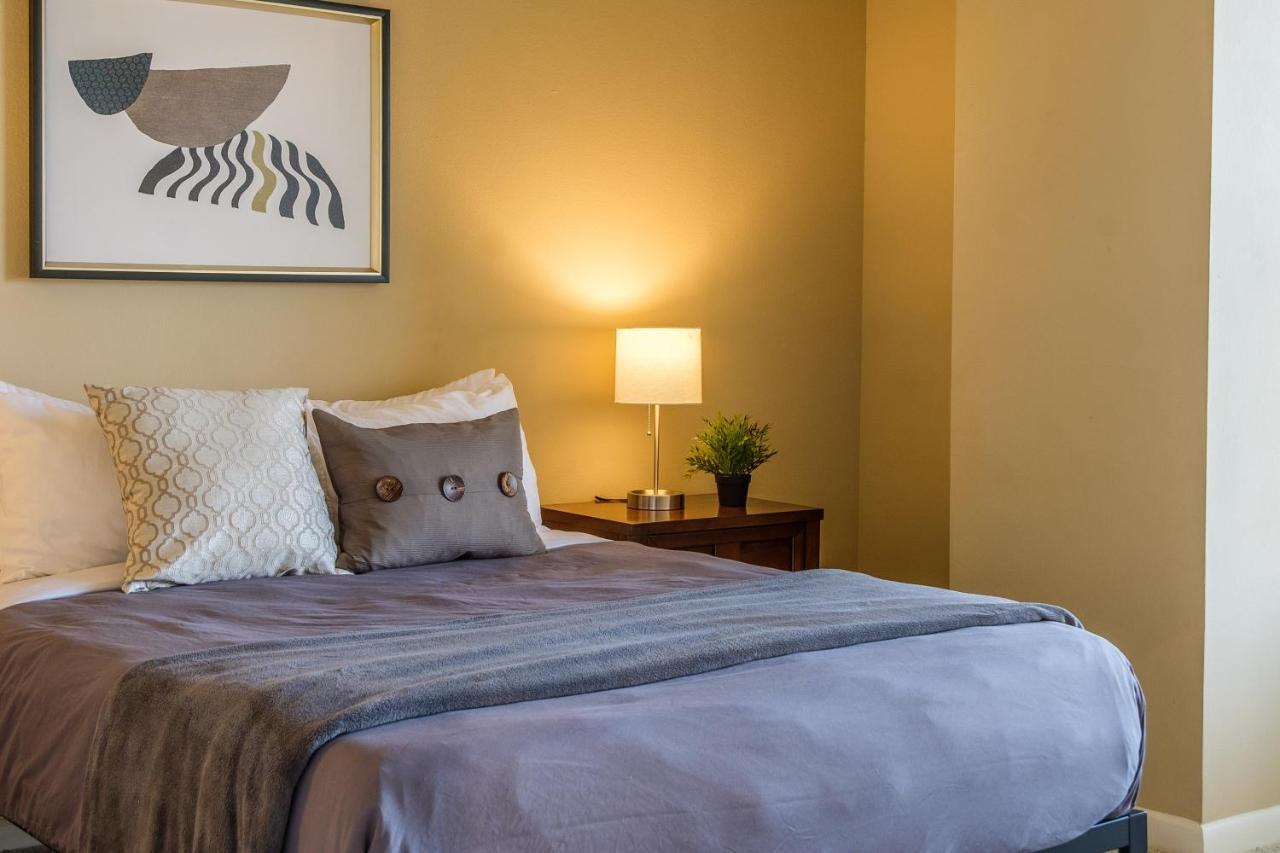 Frontdesk Oakwood Apts Uptown Dallas