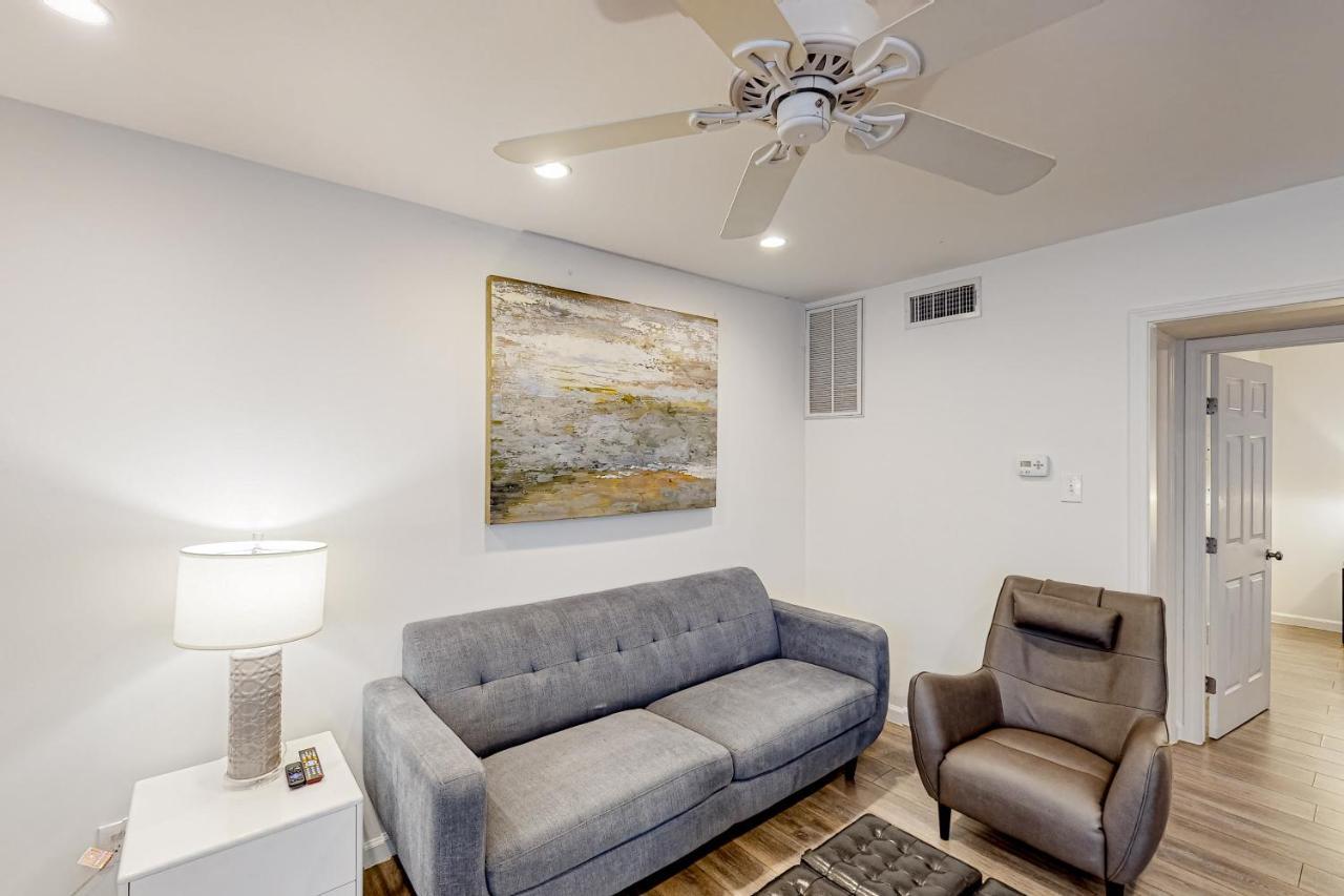 Live Oak Apartment