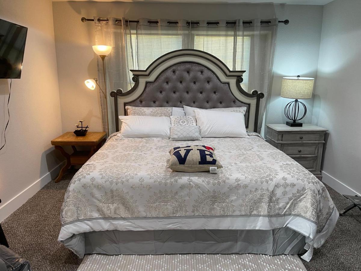 Homestay Master Bedroom In A Shared House Near Downtown *