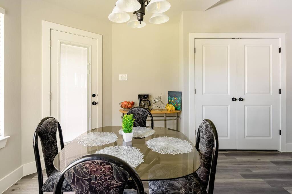 Master Bedroom In A Shared House Near Downtown * Dallas