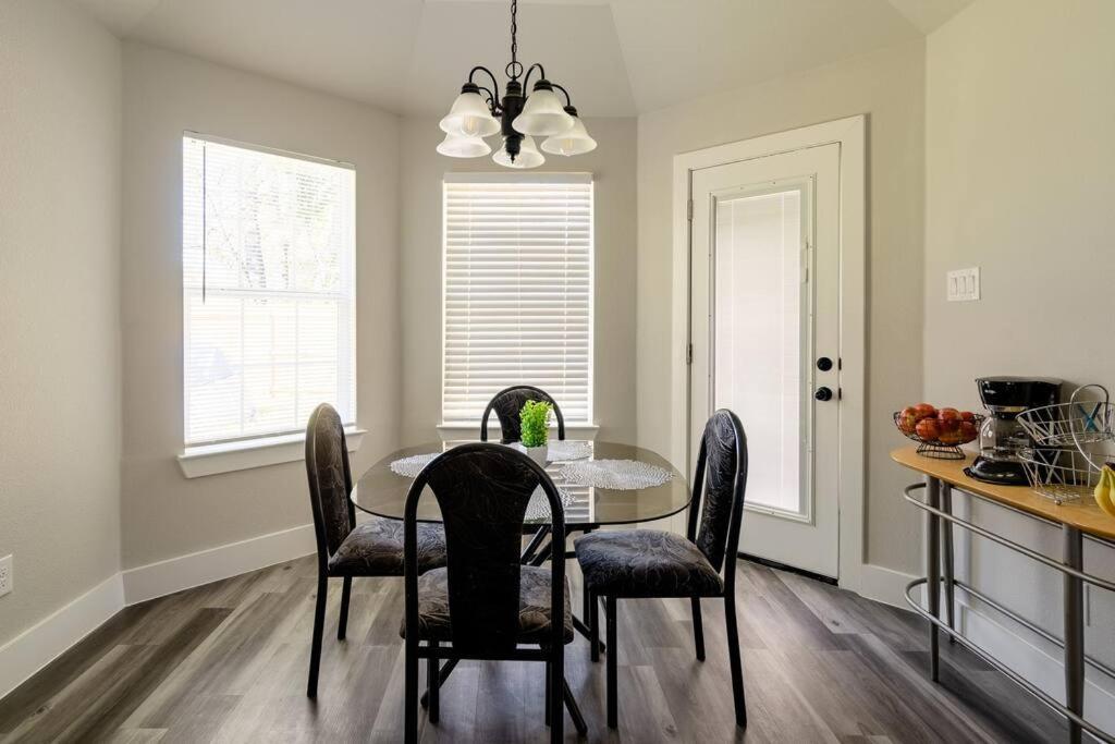 Master Bedroom In A Shared House Near Downtown