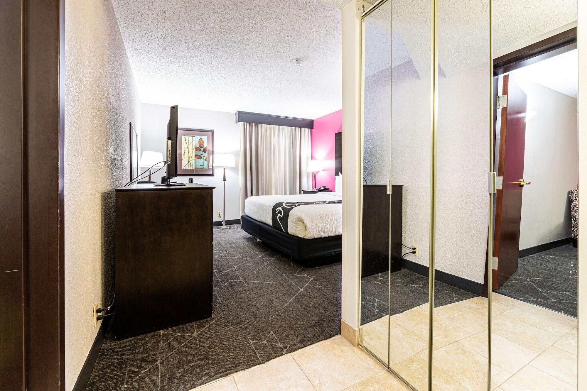 Hotel La Quinta By Wyndham I-35 Walnut Hill Ln