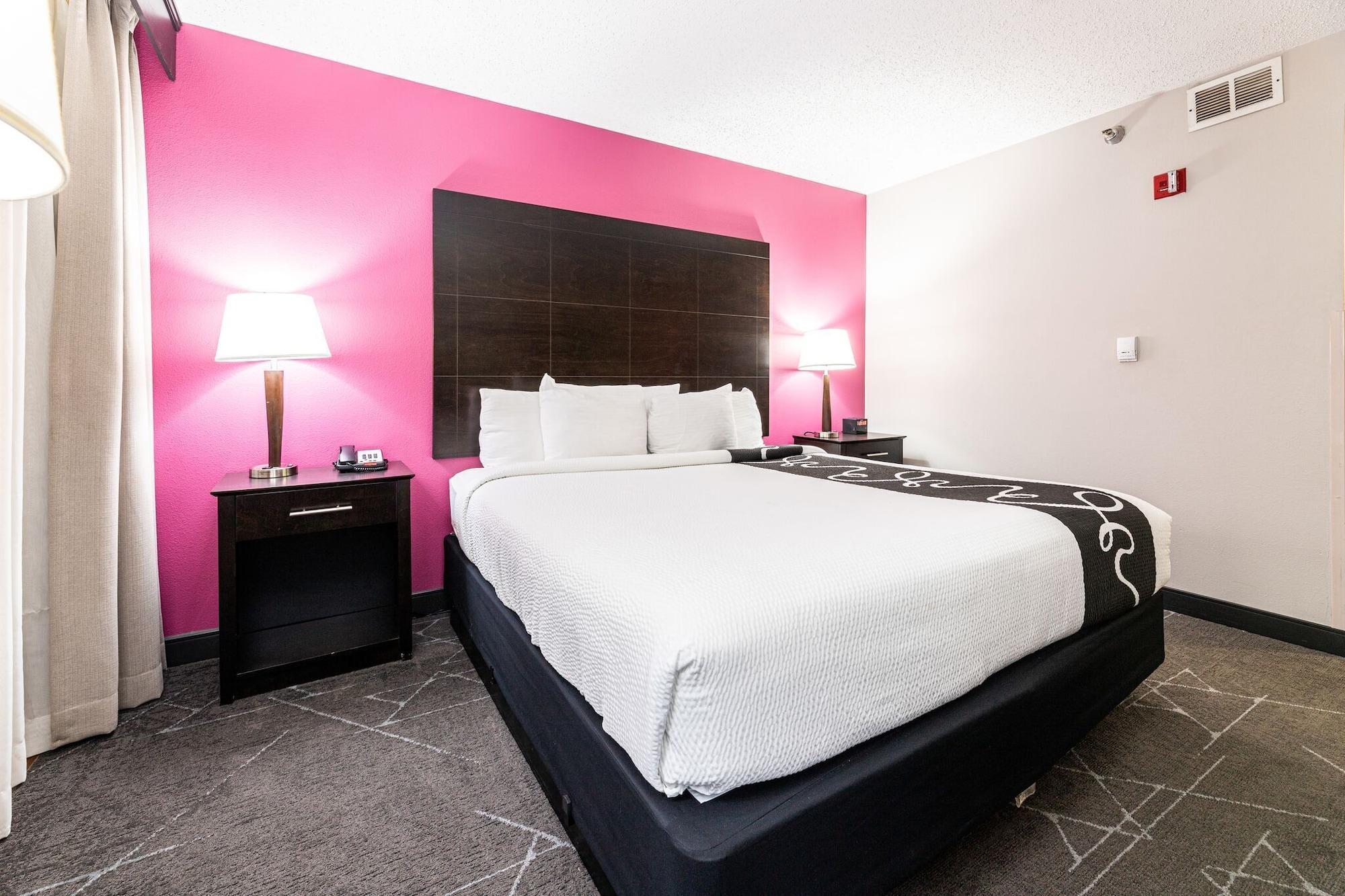 La Quinta By Wyndham I-35 Walnut Hill Ln 3*