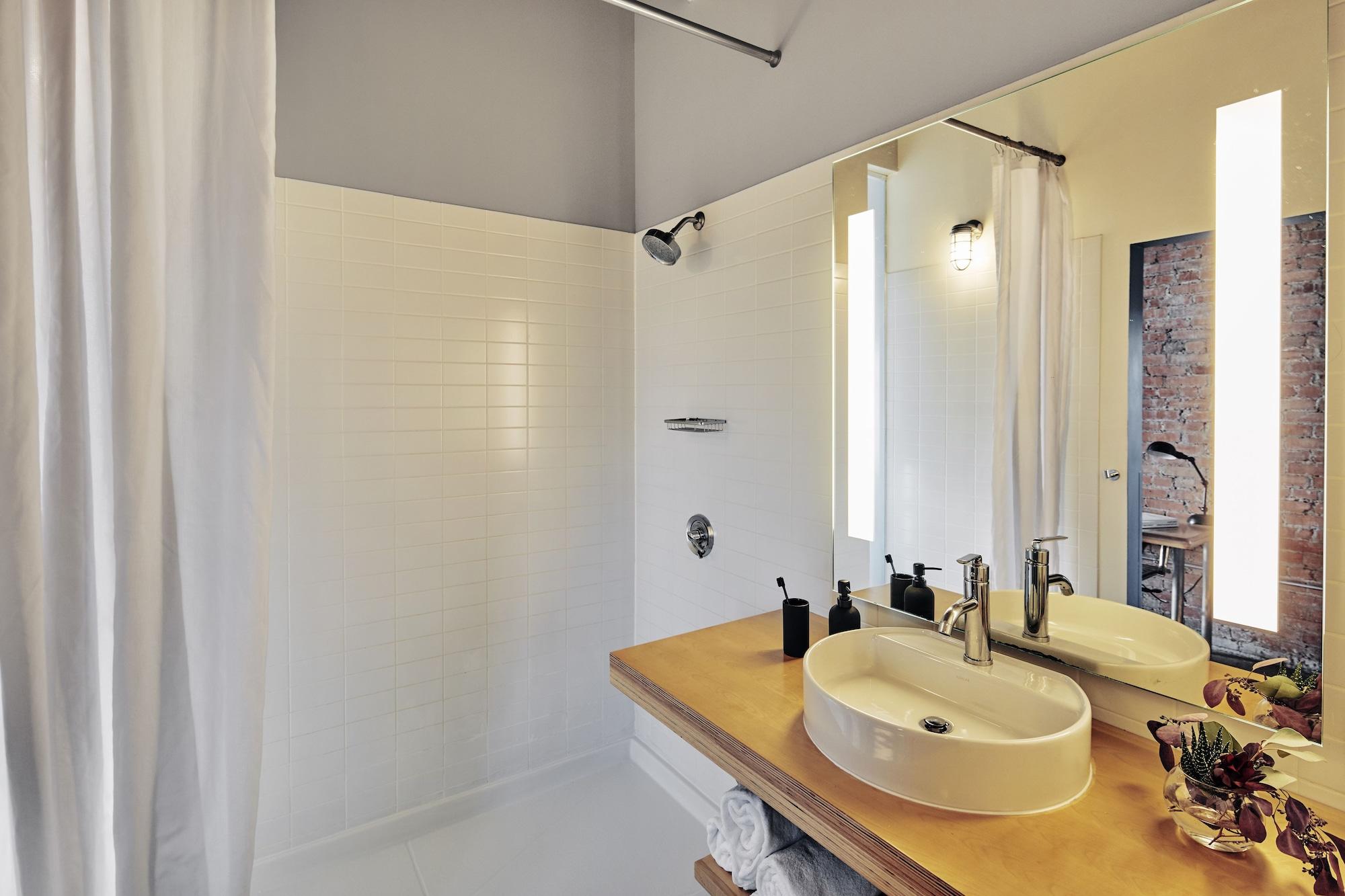 Hotel Canvas 4*