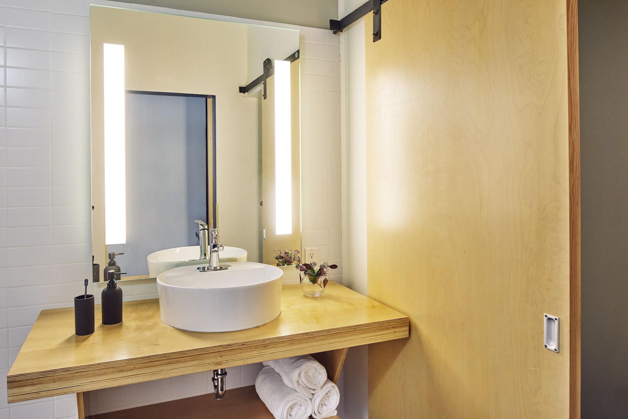 Hotel Canvas Dallas