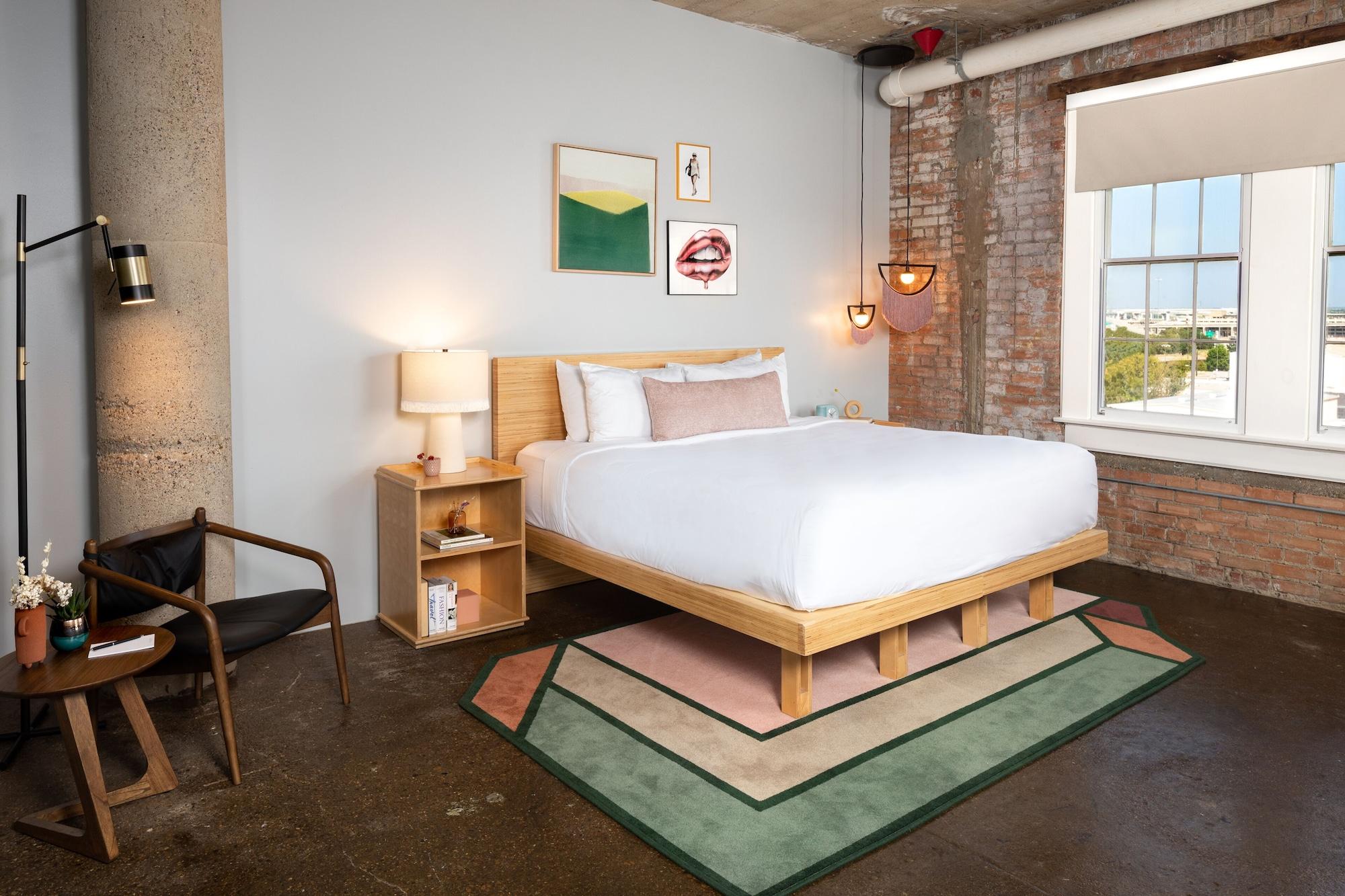 Hotel Canvas 4*