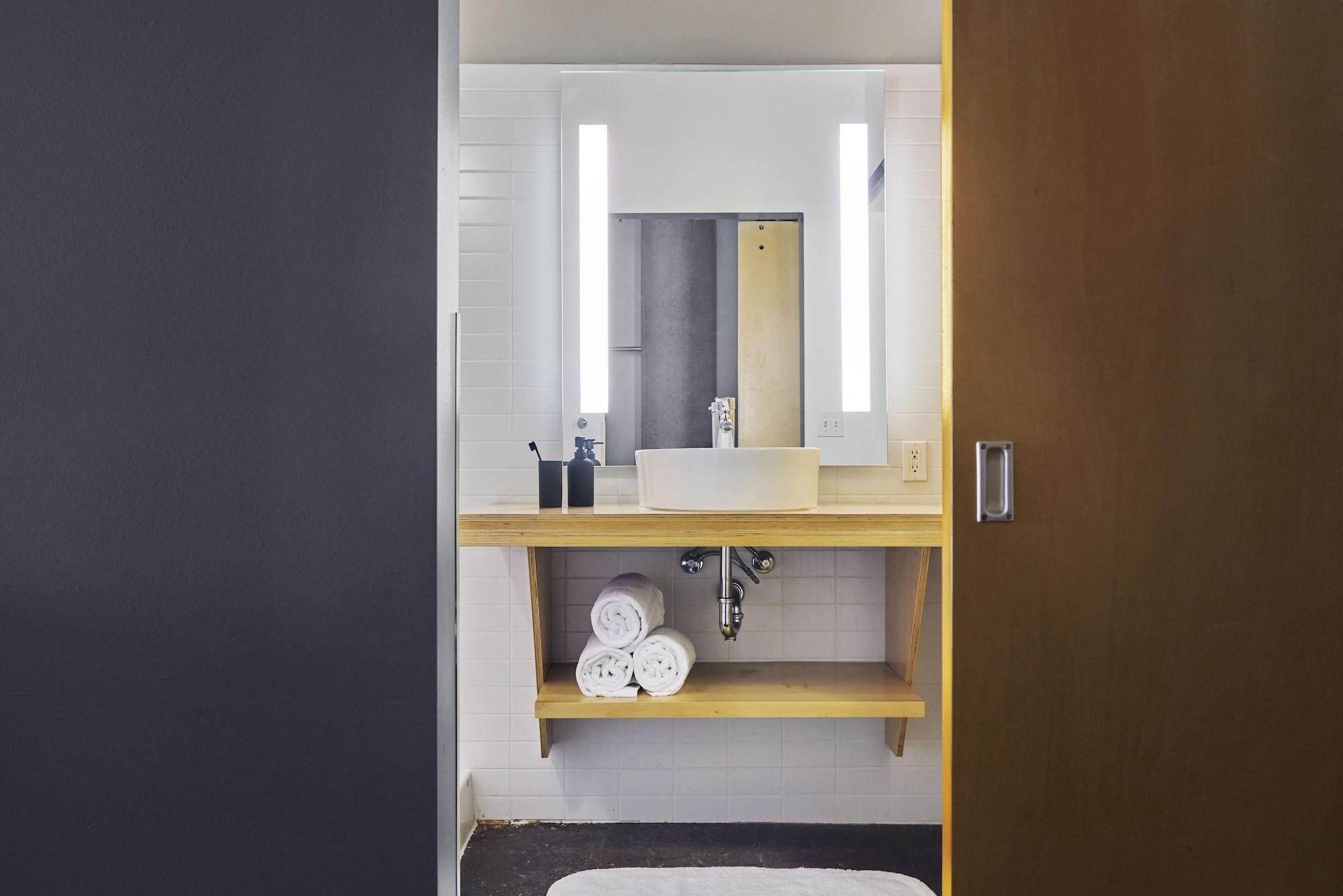 Hotel Canvas 4*