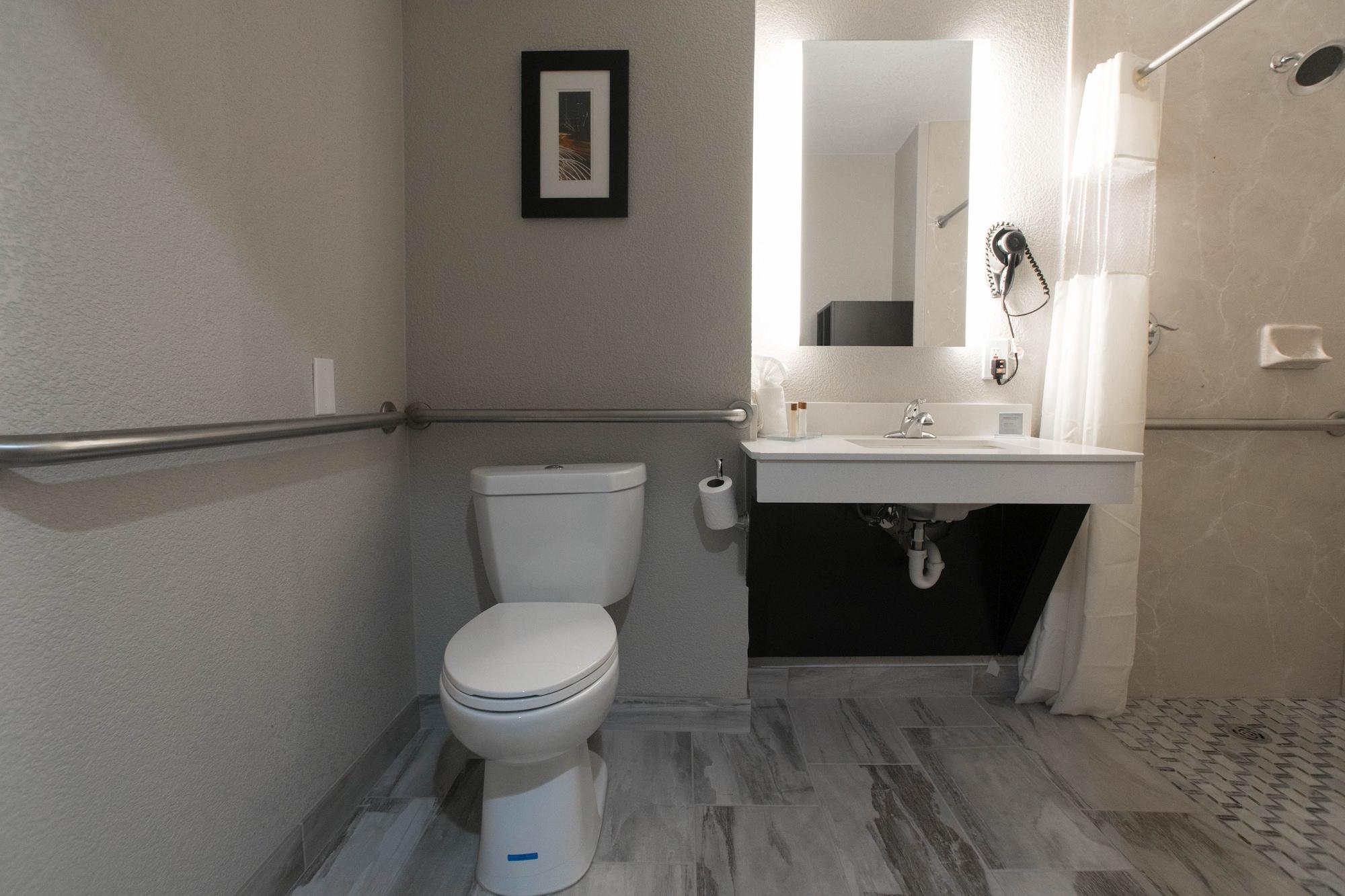 Wingate By Wyndham Field Hotel 3*