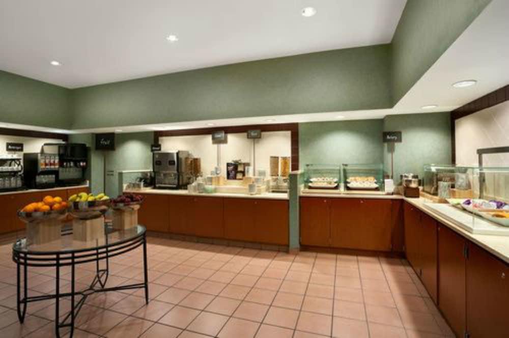 Embassy By Hilton Near The Galleria Hotel 4*