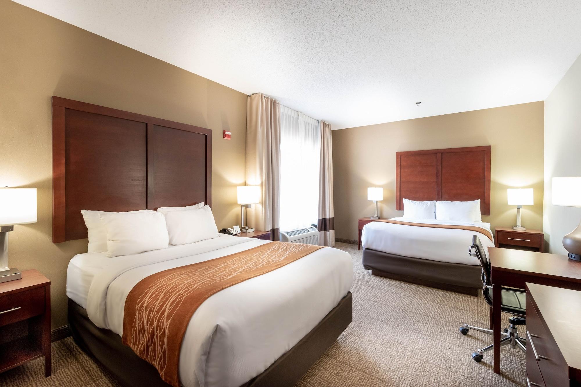 Comfort & Field-dallas Market Center 3*