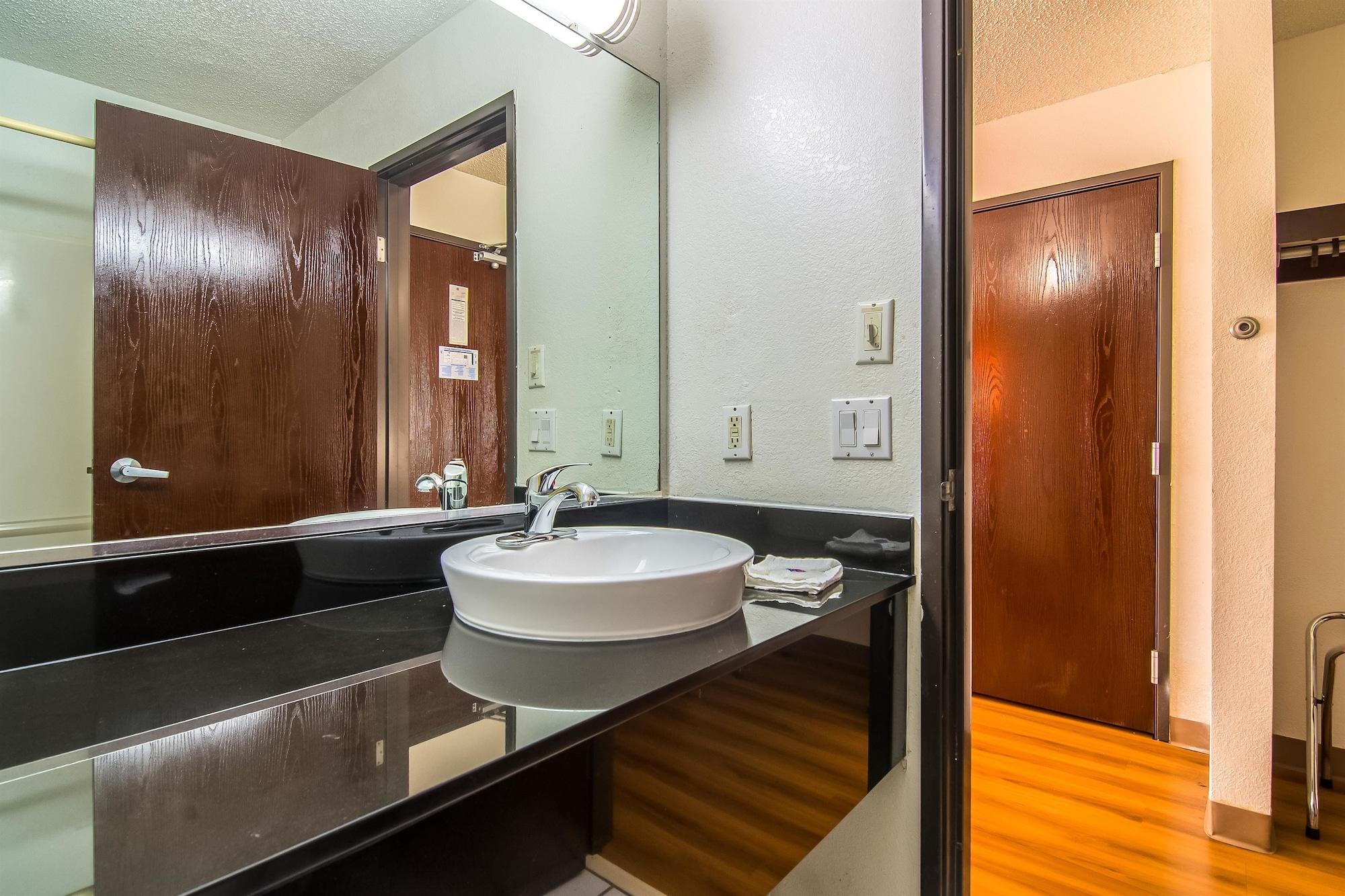 Hotel 6-dallas, Tx - North - Richardson 2*