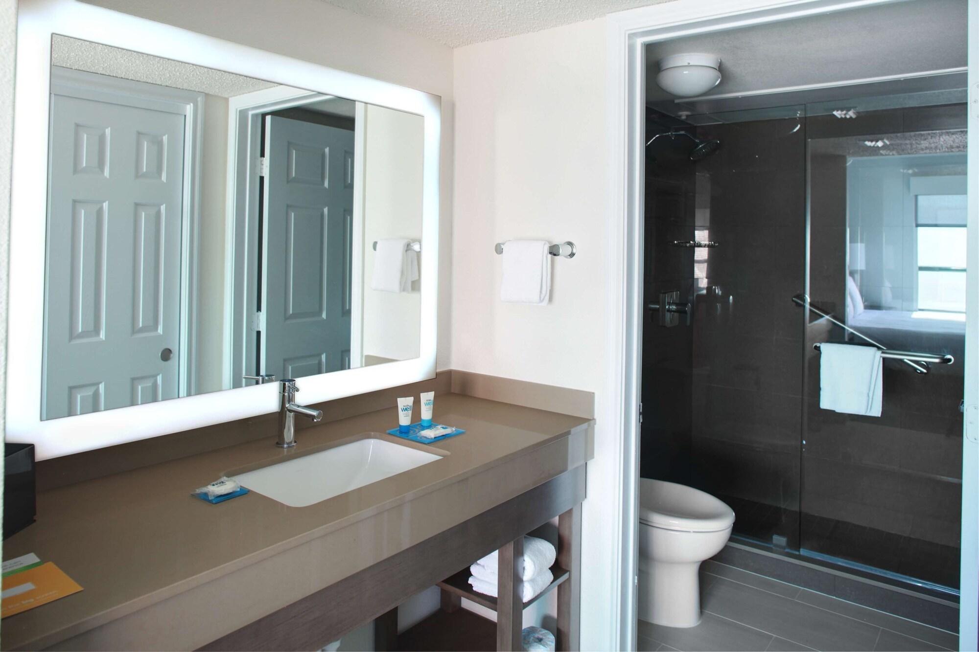 Hyatt House Uptown 3*