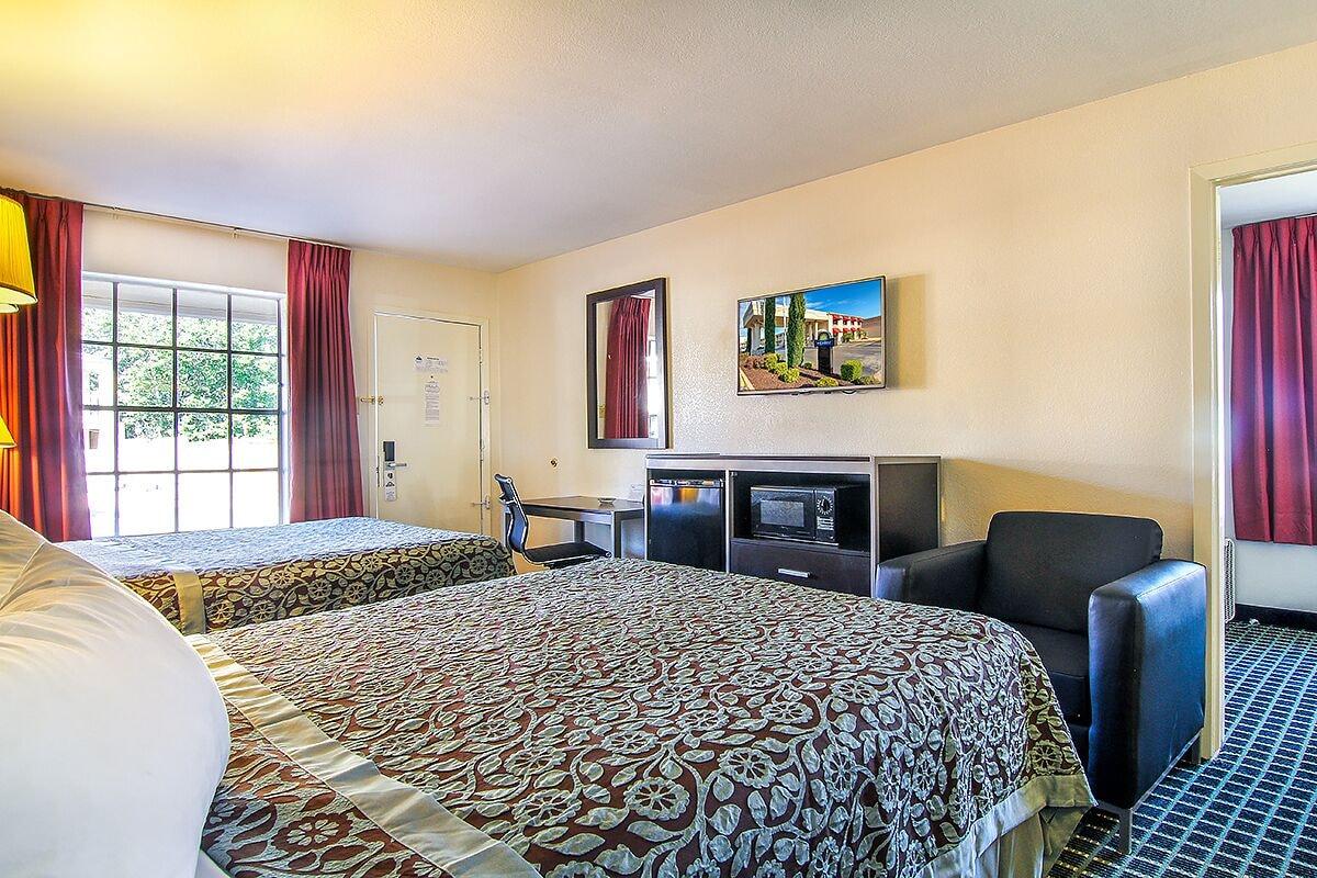 Motel Days By Wyndham Market Center Field