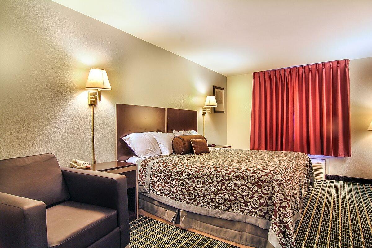 Days By Wyndham Market Center Field Motel
