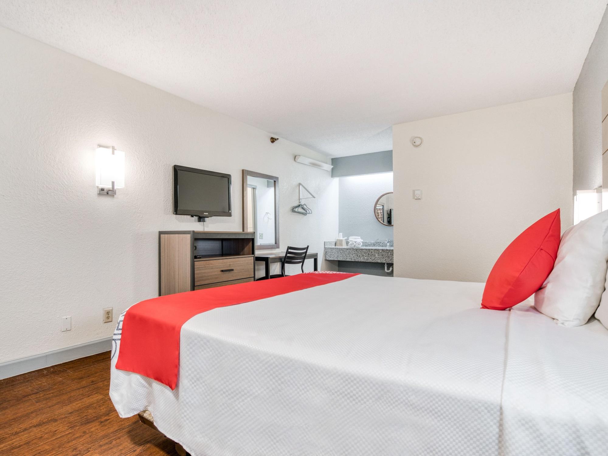 Field Hotel 2*
