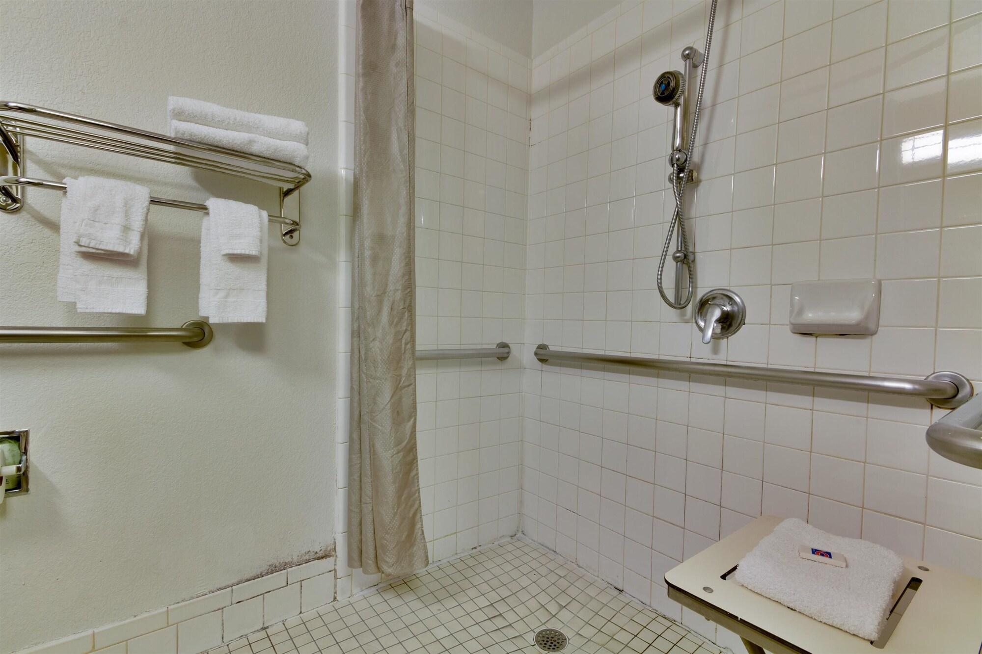 Hotel 6-dallas, Tx - North - Richardson