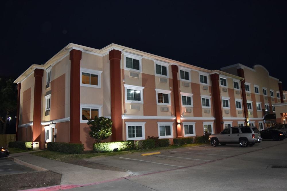 Baymont By Wyndham Dallas/ Field Dallas