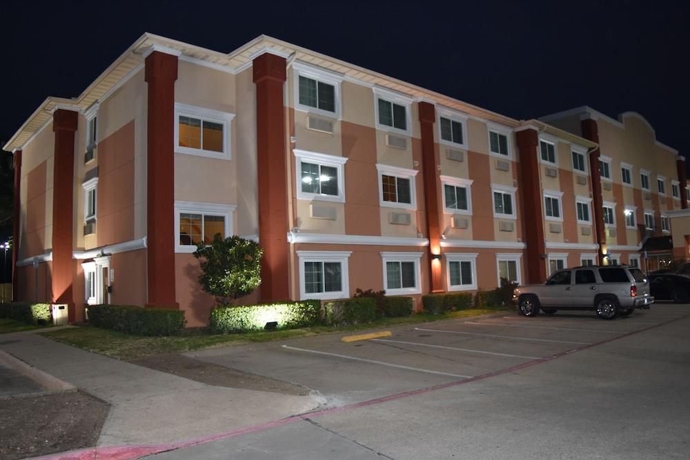 Baymont By Wyndham Dallas/ Field Hotel 3*