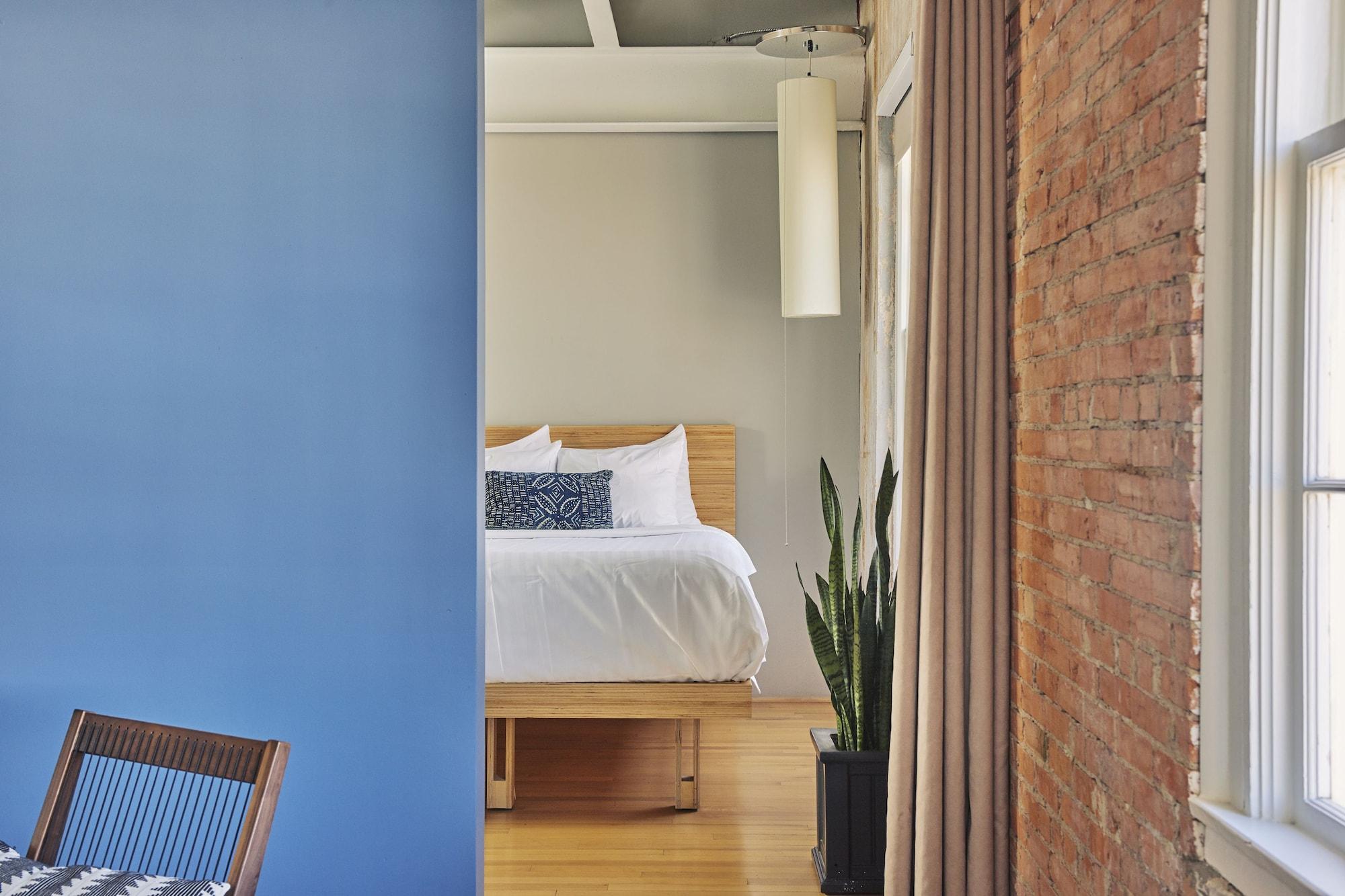 Canvas Hotel 4*