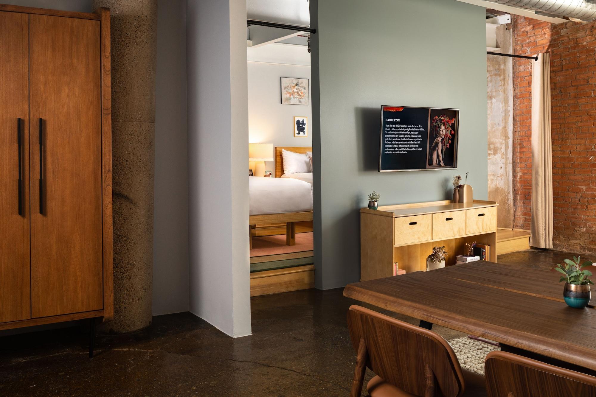 Canvas Hotel 4*