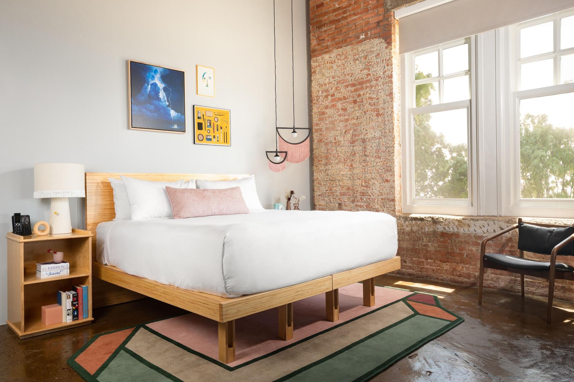 Hotel Canvas 4*