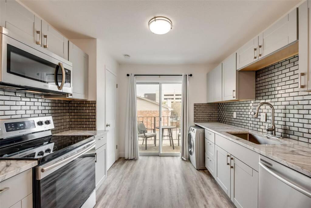 Apartment Lovely Updated 2 Bedroom With Pool Dallas