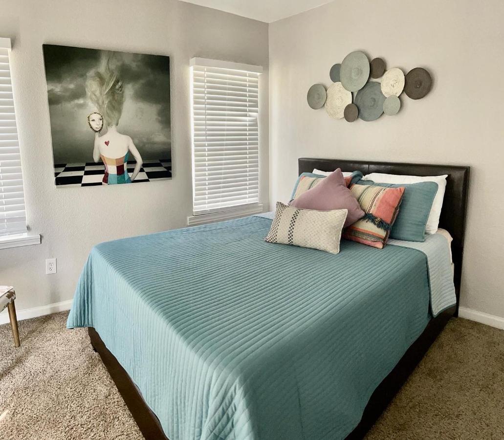 Central Dfw Close To Stadiums And Downtown Dallas! Holiday home *