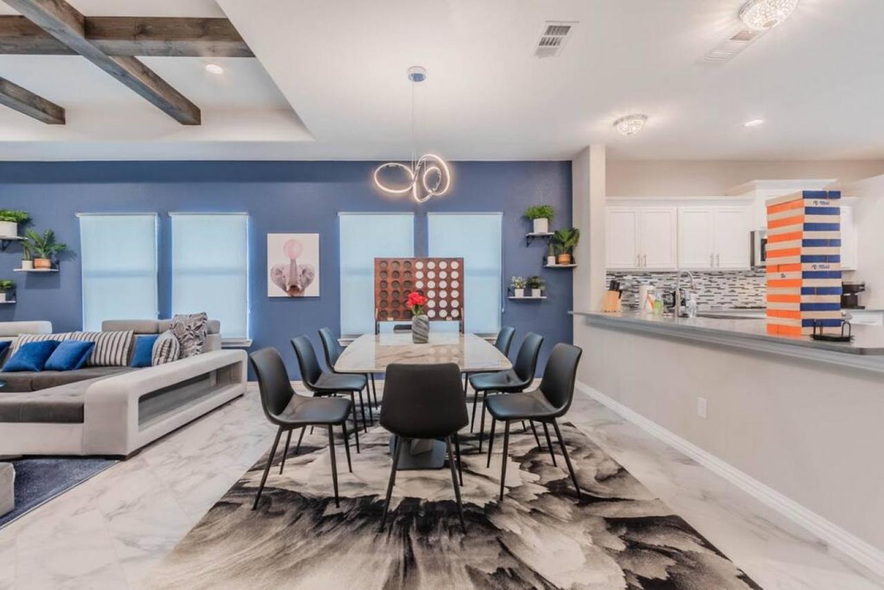 Modern 4 Bedroom Near Downtown, Zoo * Dallas