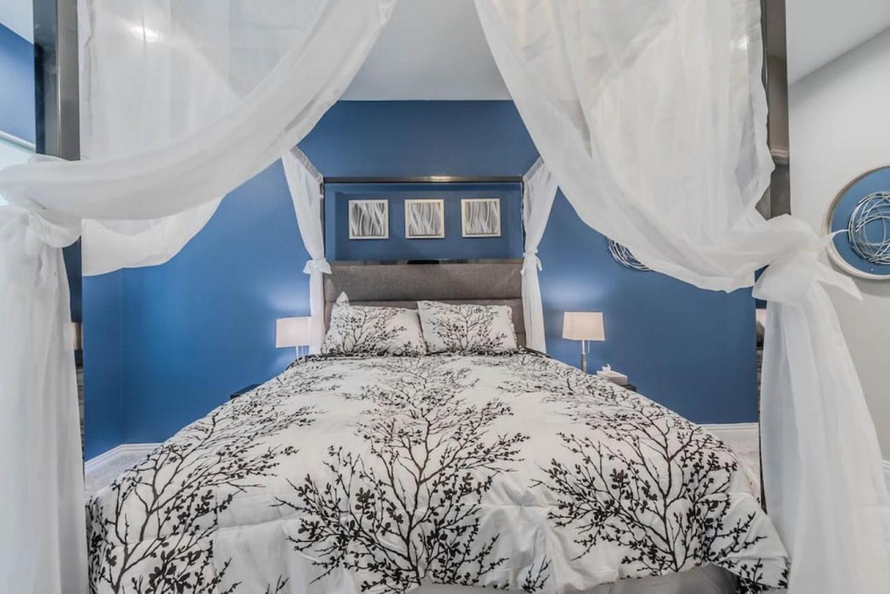 Modern 4 Bedroom Near Downtown, Zoo Holiday home