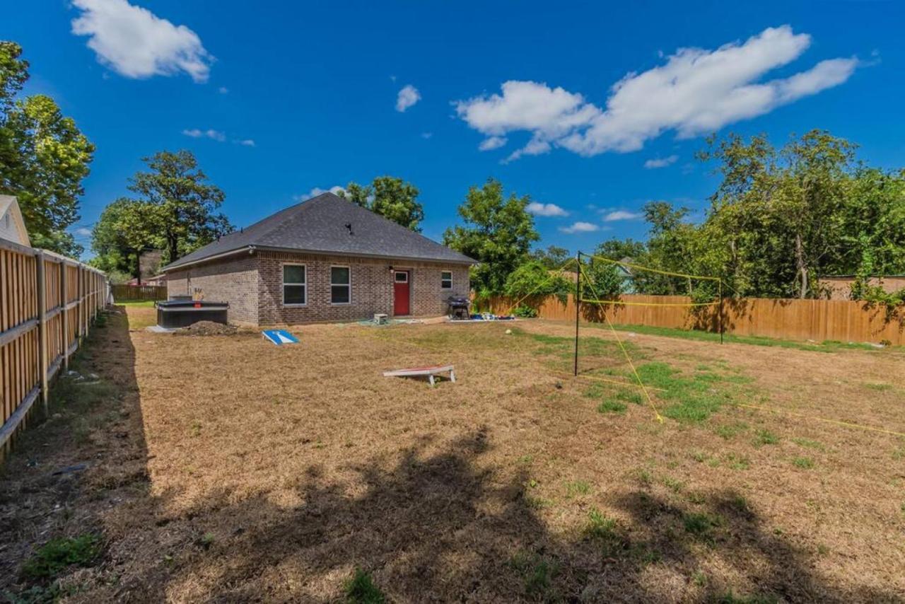 Modern 4 Bedroom Near Downtown, Zoo Holiday home *