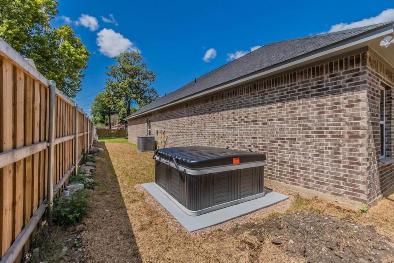 Modern 4 Bedroom Near Downtown, Zoo Dallas