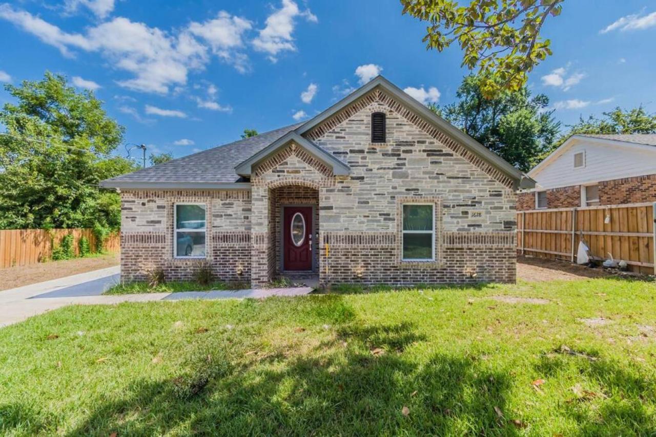 Holiday home Modern 4 Bedroom Near Downtown, Zoo Dallas