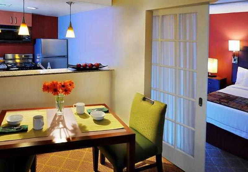 Sonesta Es Expressway Hotel Dallas