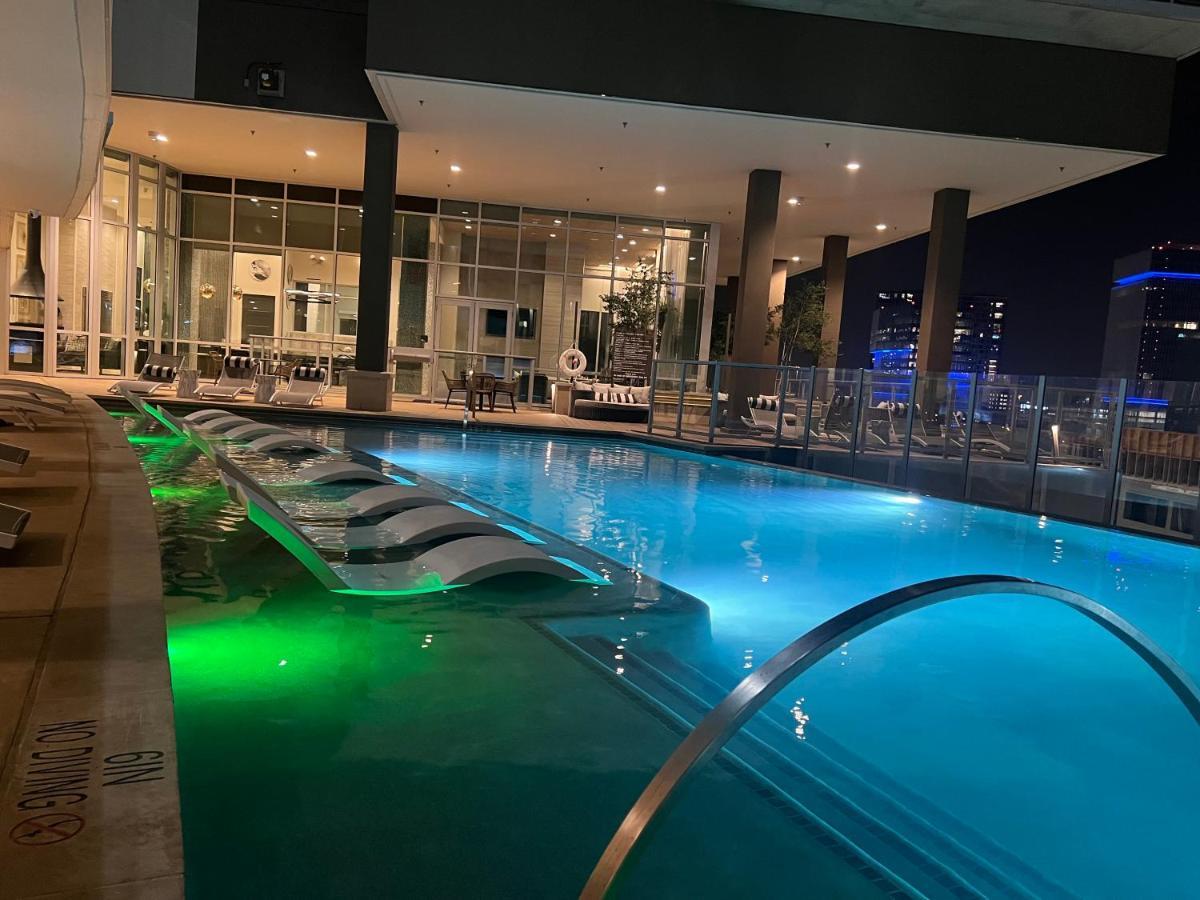 Apartment Lavish 1 Bedroom Suite-downtown