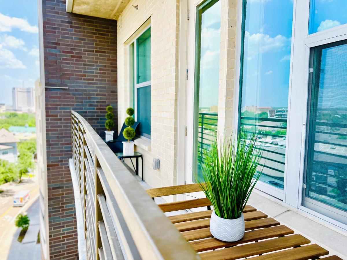 Apartment Lavish 1 Bedroom Suite-downtown *