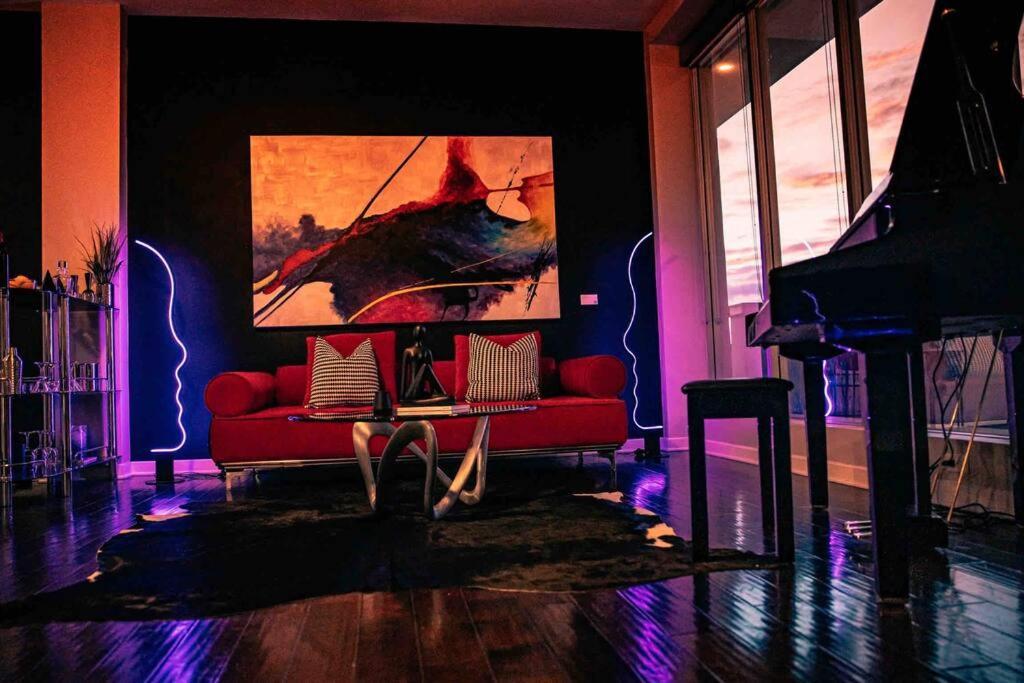 Apartment Downtown Art Penthouse Piano & Free Parking