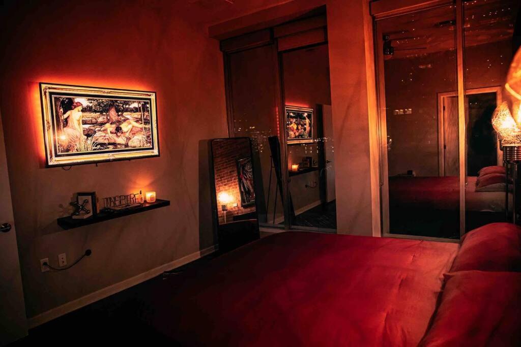 Downtown Art Penthouse Piano & Free Parking