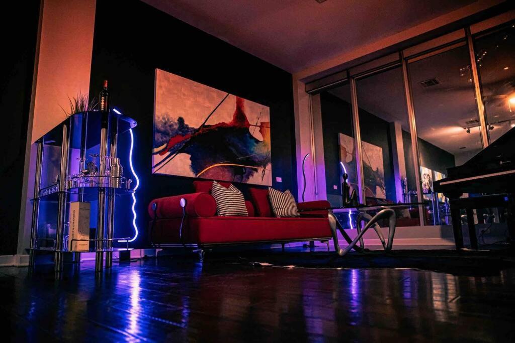 Apartment Downtown Art Penthouse Piano & Free Parking