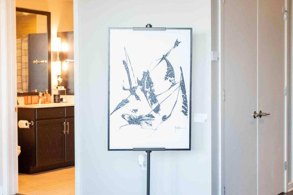 Downtown Art Penthouse Piano & Free Parking Apartment *