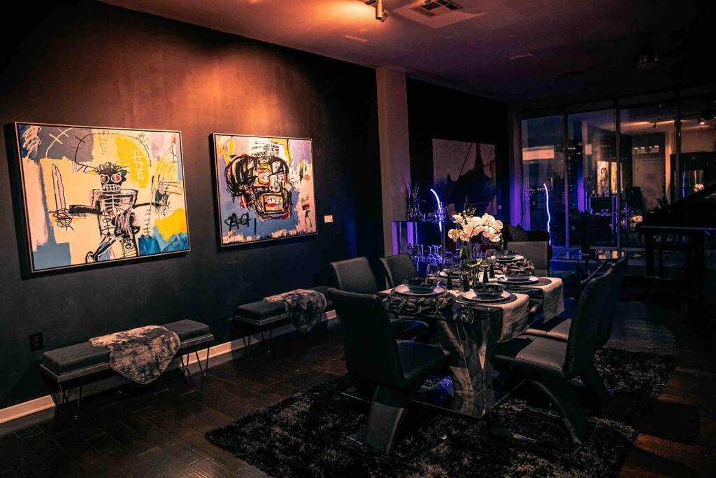 Downtown Art Penthouse Piano & Free Parking *