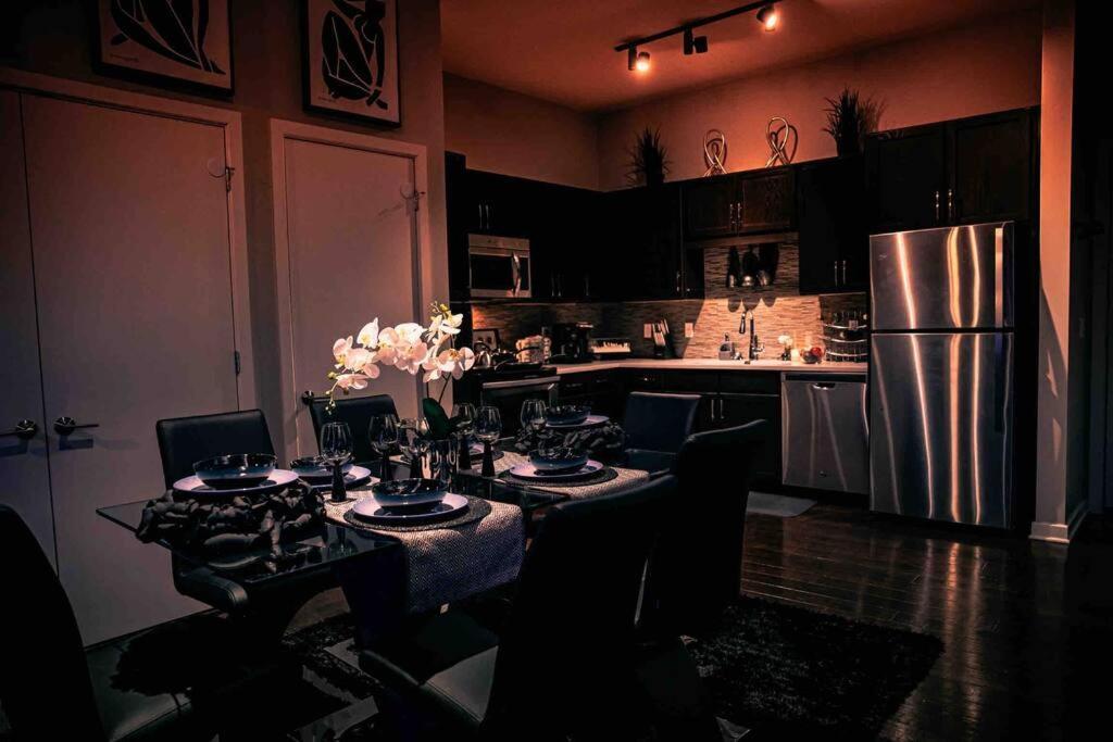 Apartment Downtown Art Penthouse Piano & Free Parking Dallas
