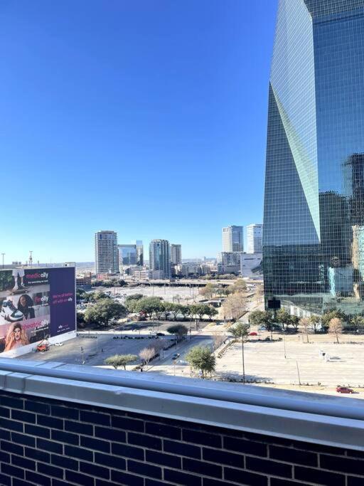 Downtown Art Penthouse Piano & Free Parking Apartment Dallas
