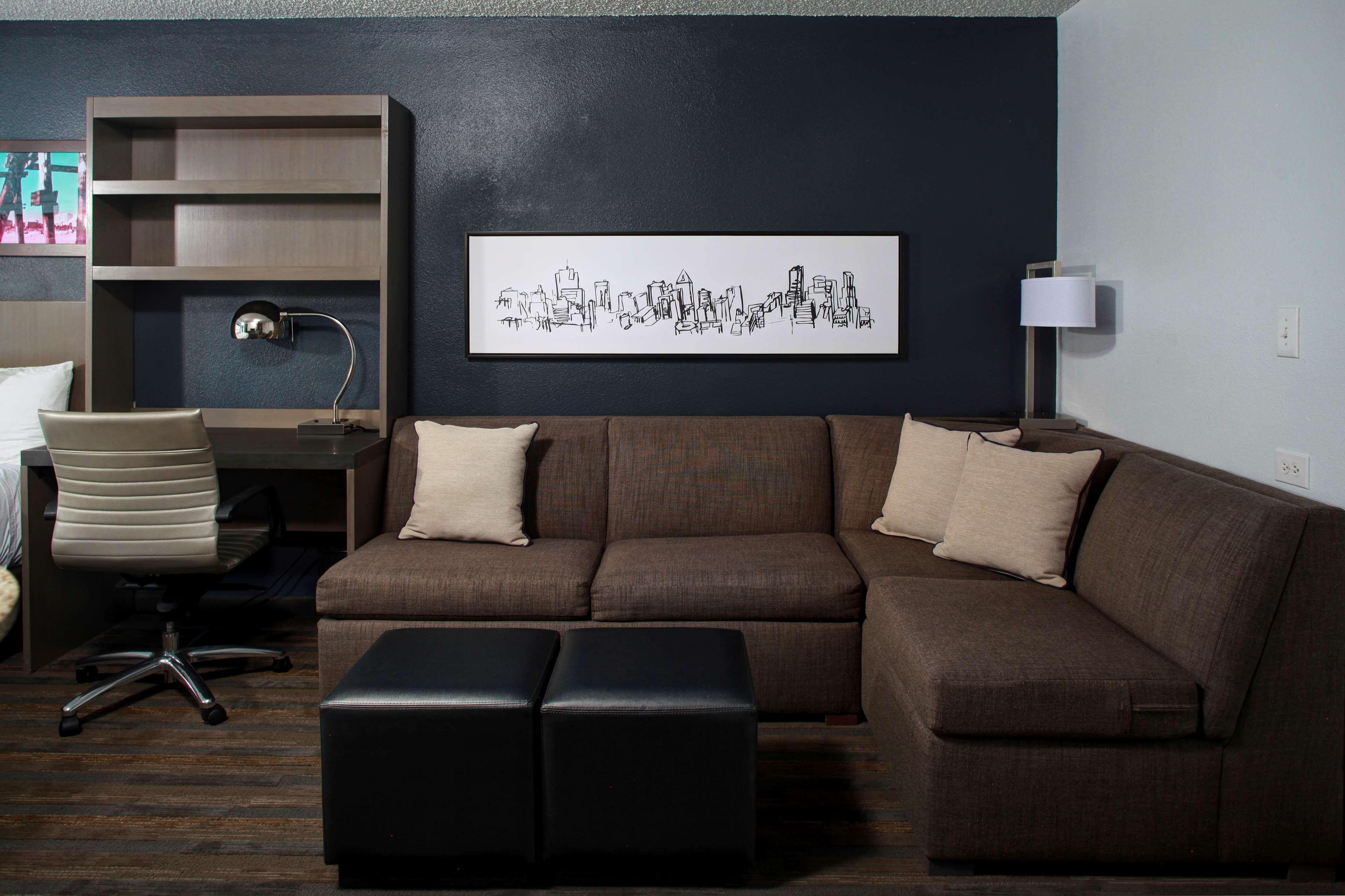 Hyatt House Uptown 3*