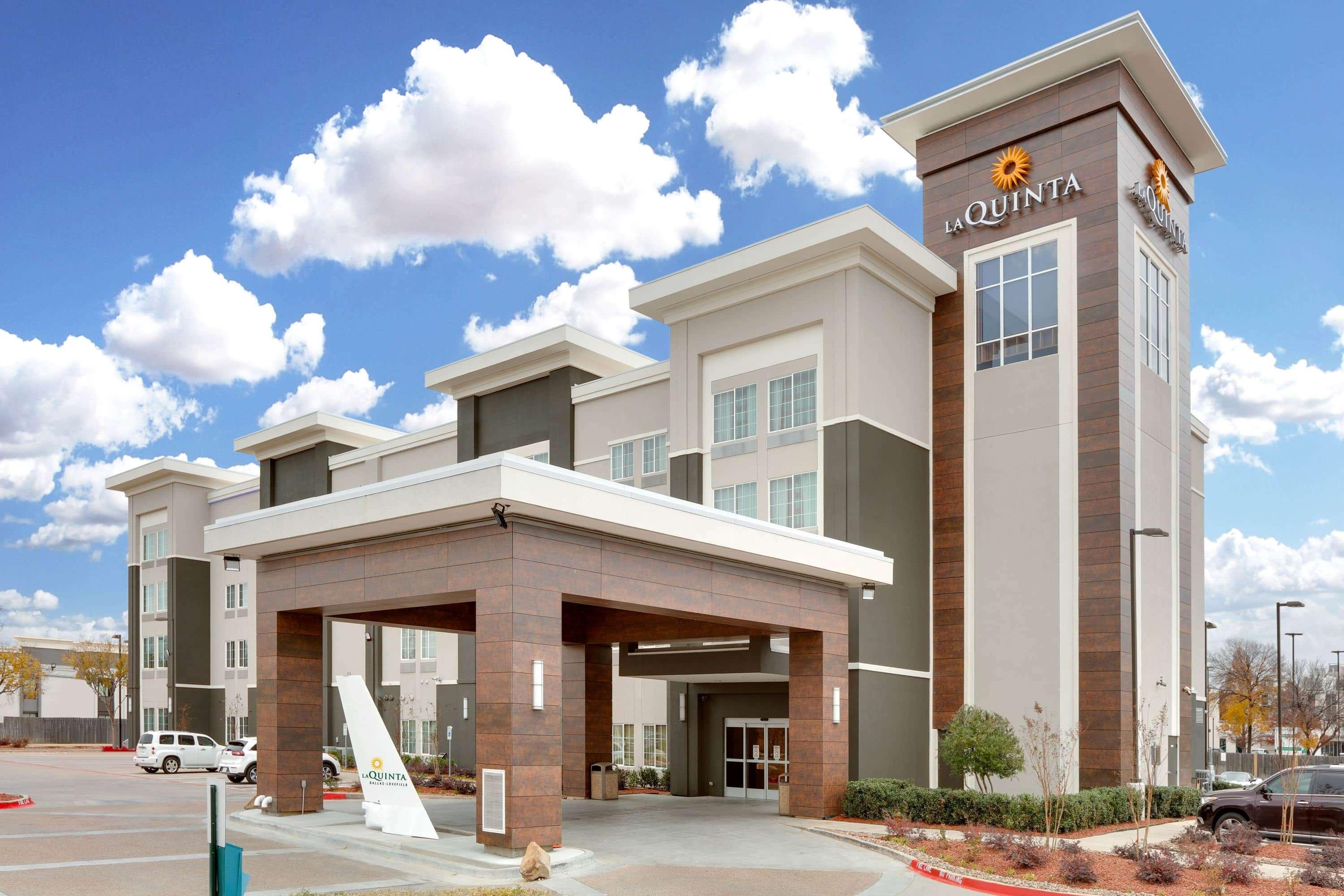 La Quinta By Wyndham Field Hotel