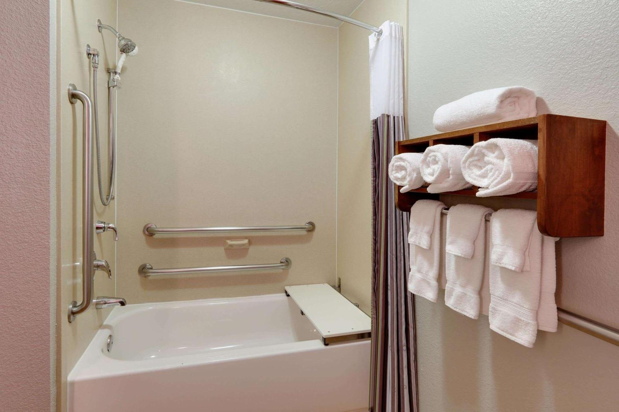 Hotel La Quinta By Wyndham Field Dallas