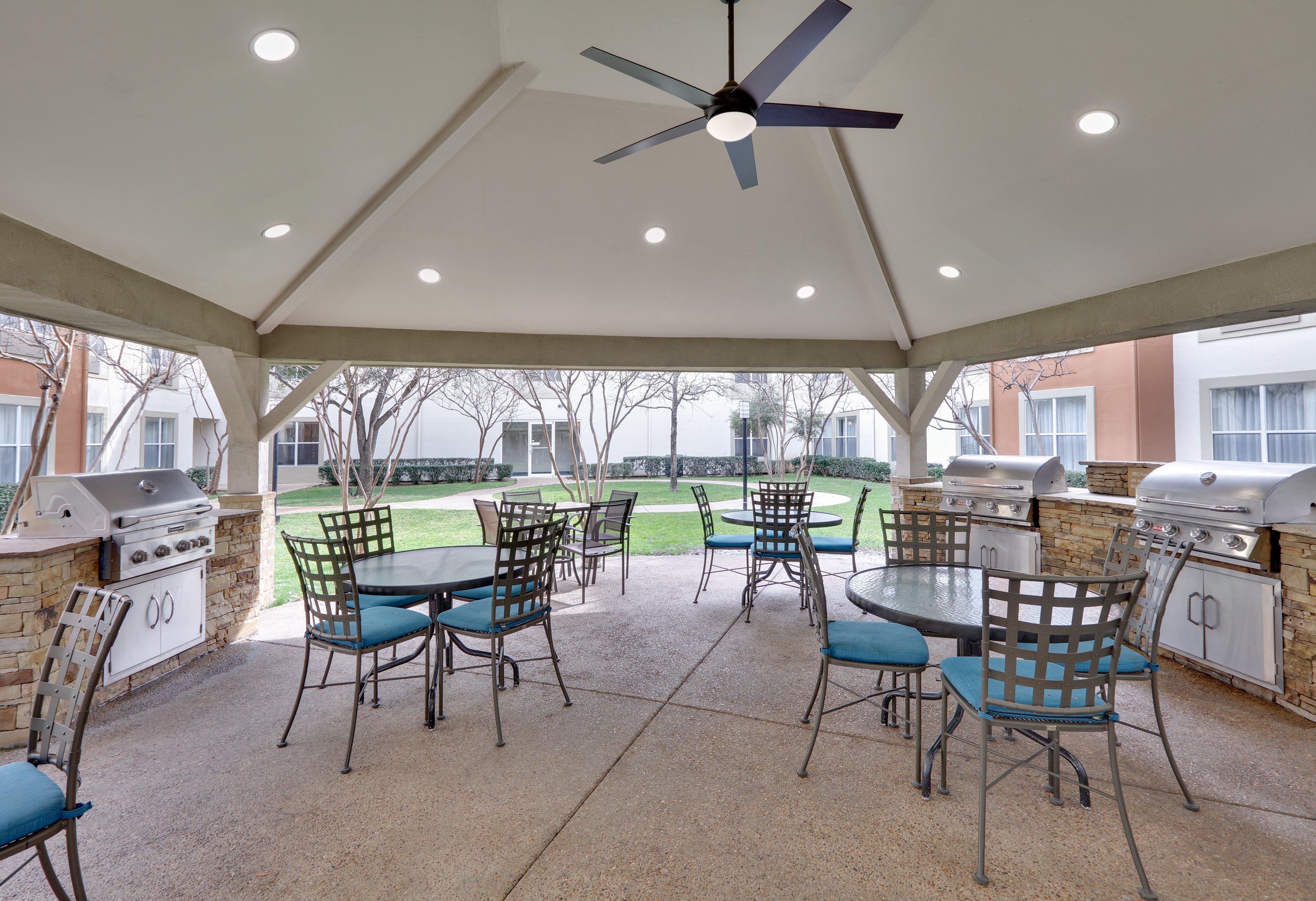 Candlewood Market Center-love Field By Ihg 3*