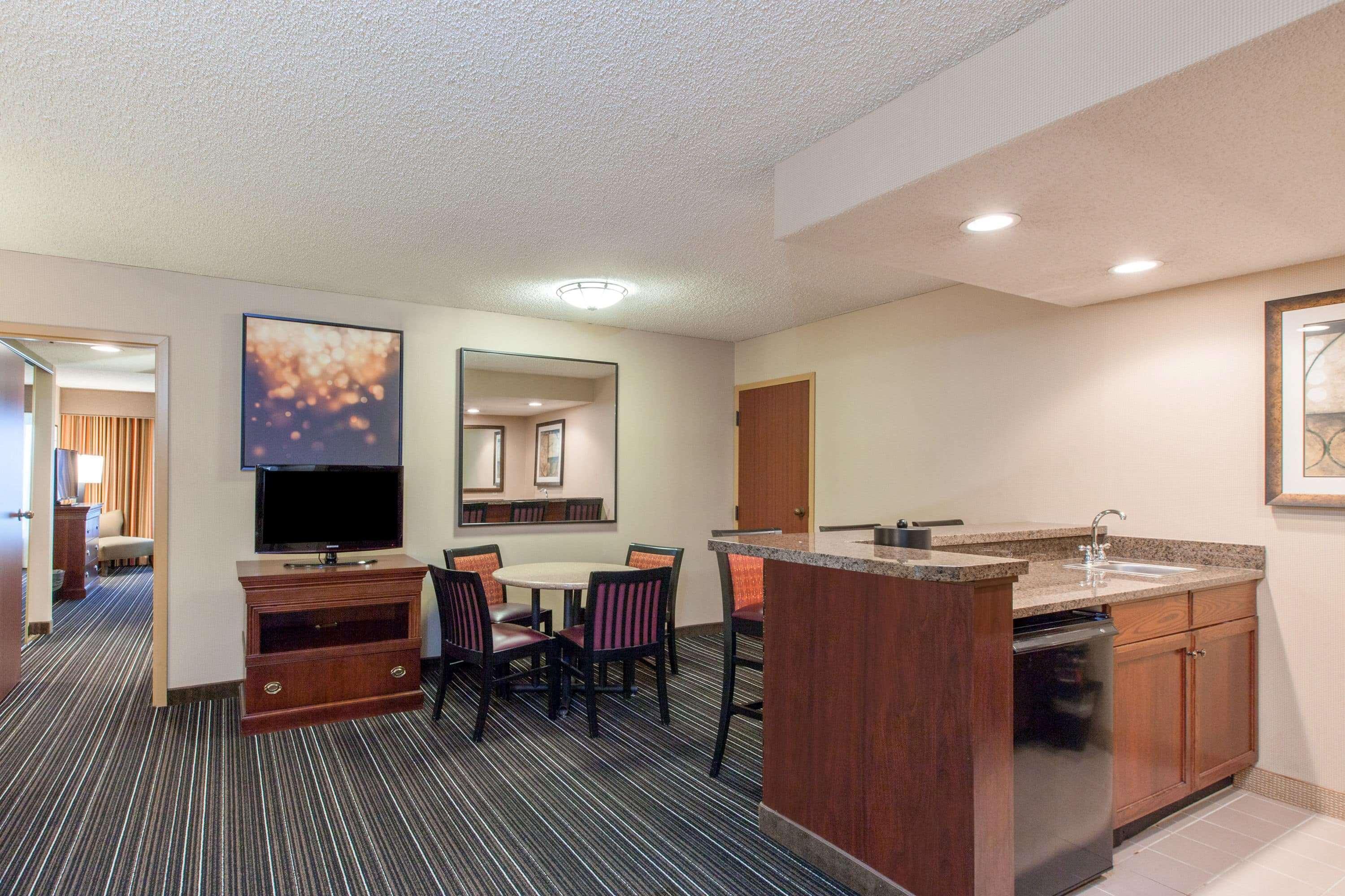 Sonesta Park Hotel