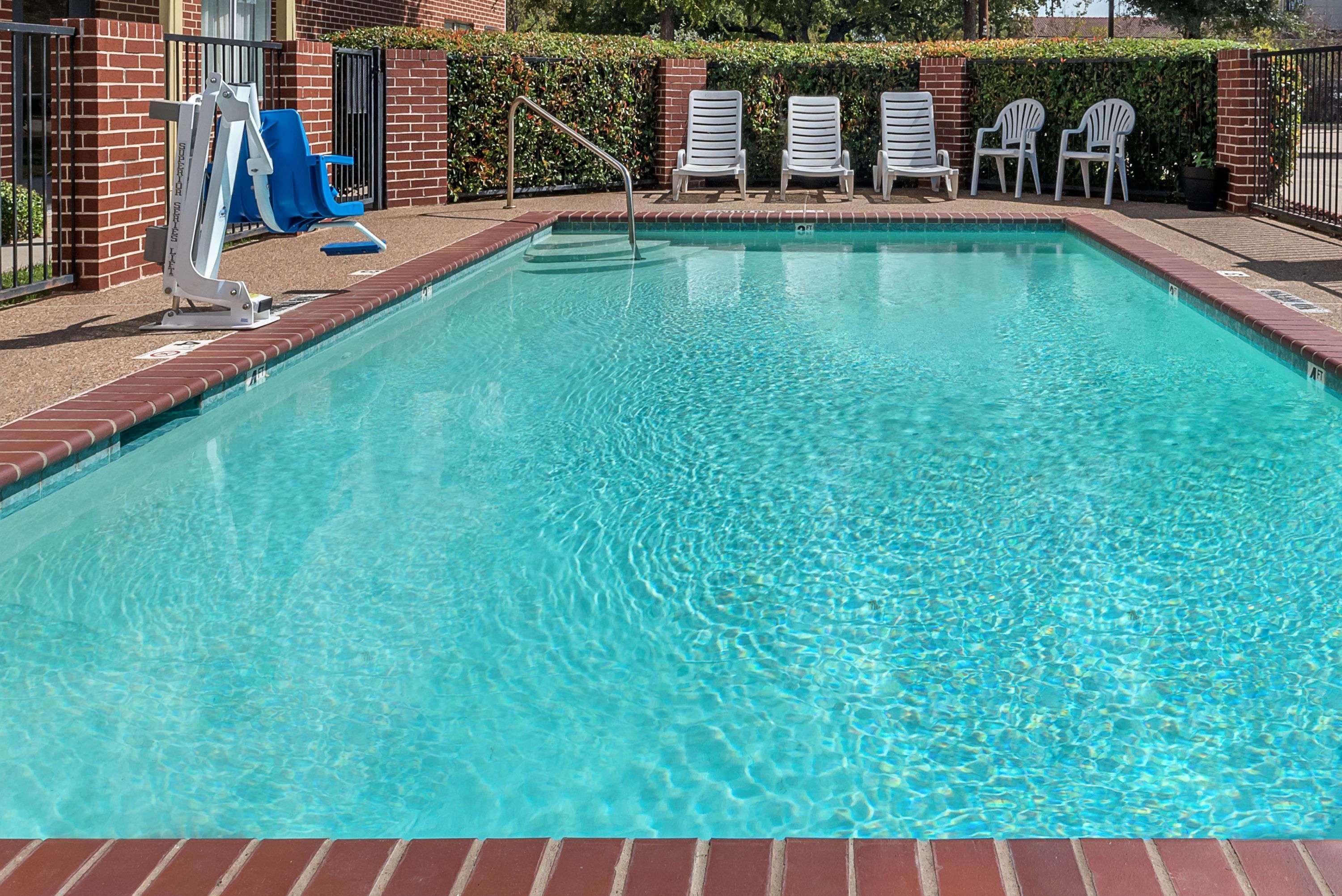Hotel Days & By Wyndham Dallas